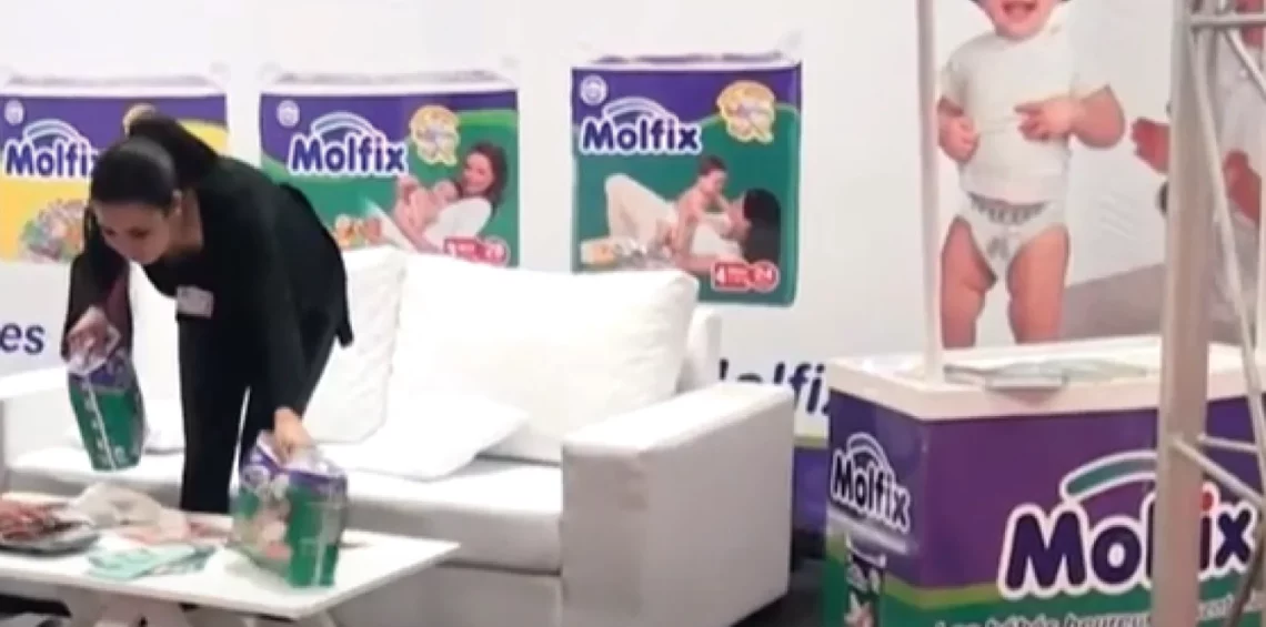 Stand Molfix lors de l'ancienne édition du Salon Maman et Enfant, présentant des couches confortables pour bébés